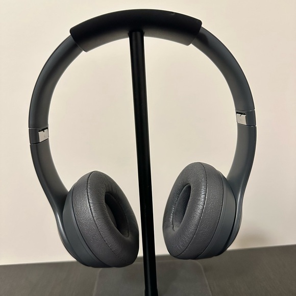 Beats by Dre Other - Beats Solo3 Wireless Neighborhood Collection Asphalt Gray READ DESCRIPTION